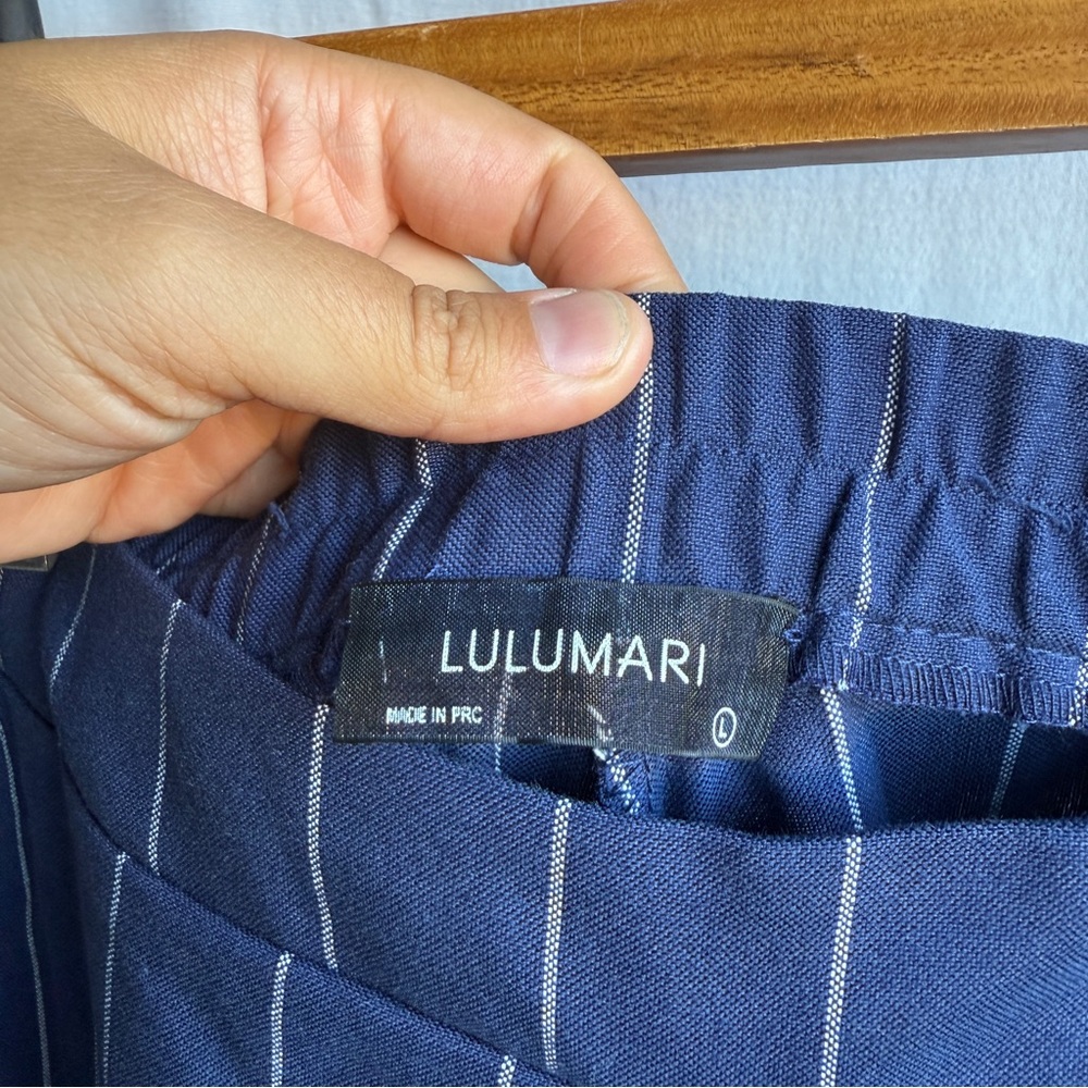 NWT Lulumari Navy Blue Pinstriped Straight/Wide Leg Trouser Style Pants / Size L - Picture 3 of 7